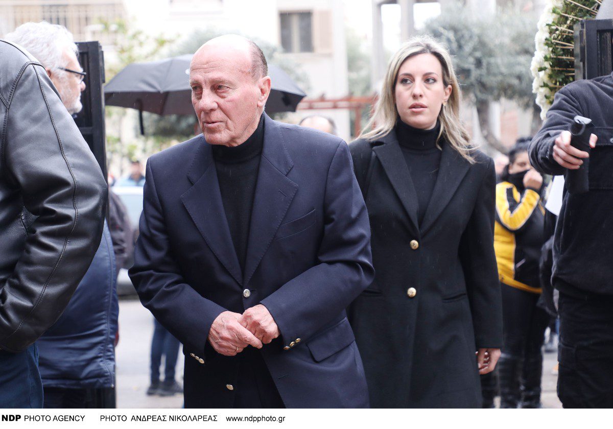 Ο Μίμης Δομάζος με την κόρη του Πόπη