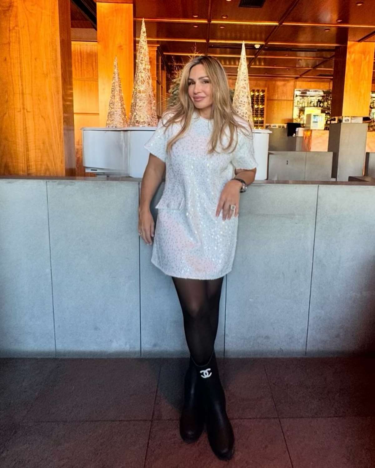 Με Chanel μπότες η Ελένη Πετρουλάκη