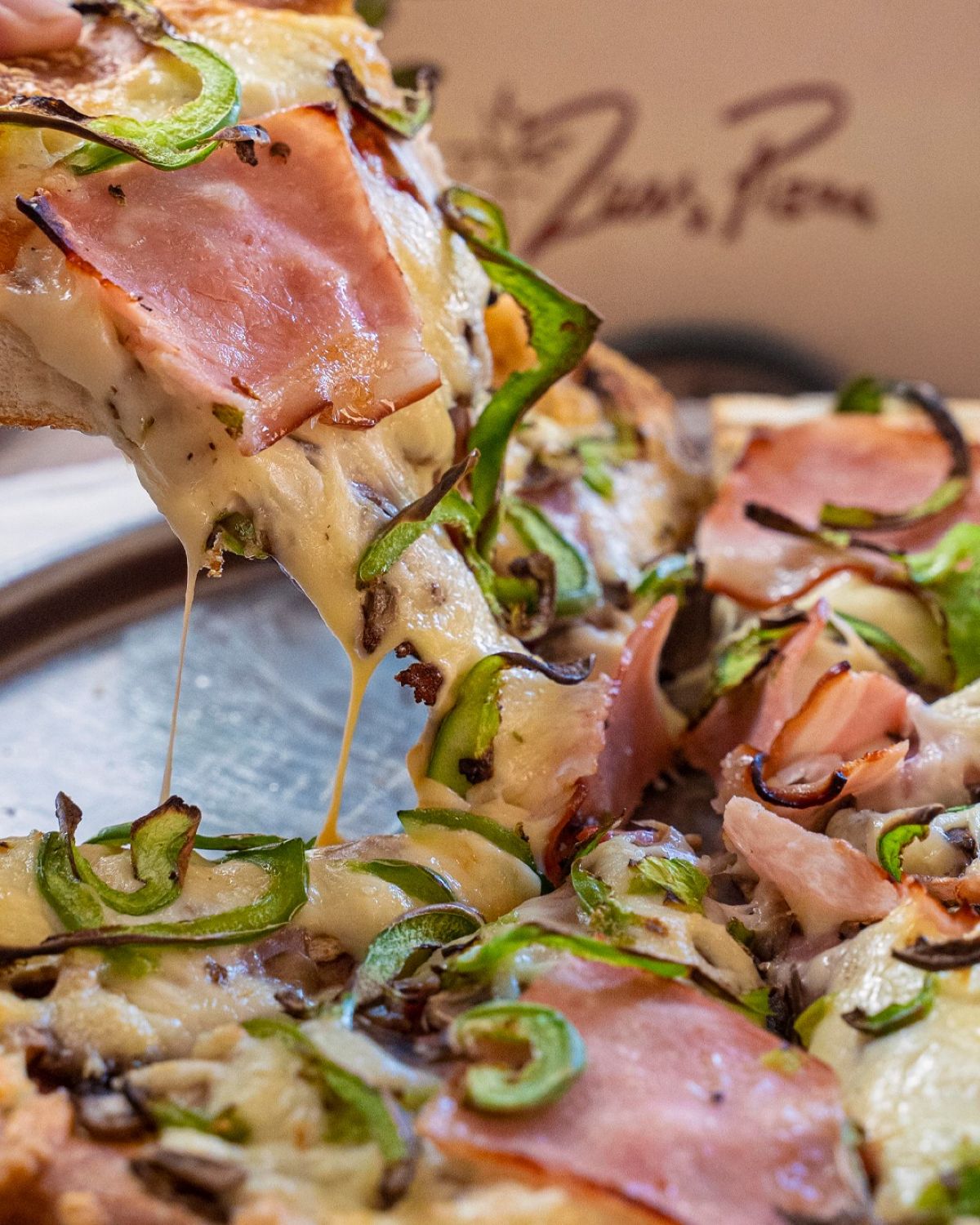 Η special pizza έχει την τιμητική της στο Zeas Pizza