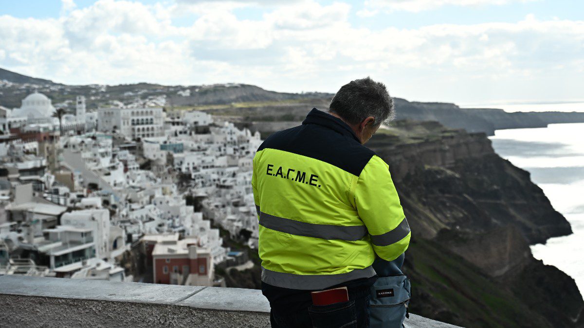 Άνθρωποι της ΕΑΓΜΕ στη Σαντορίνη
