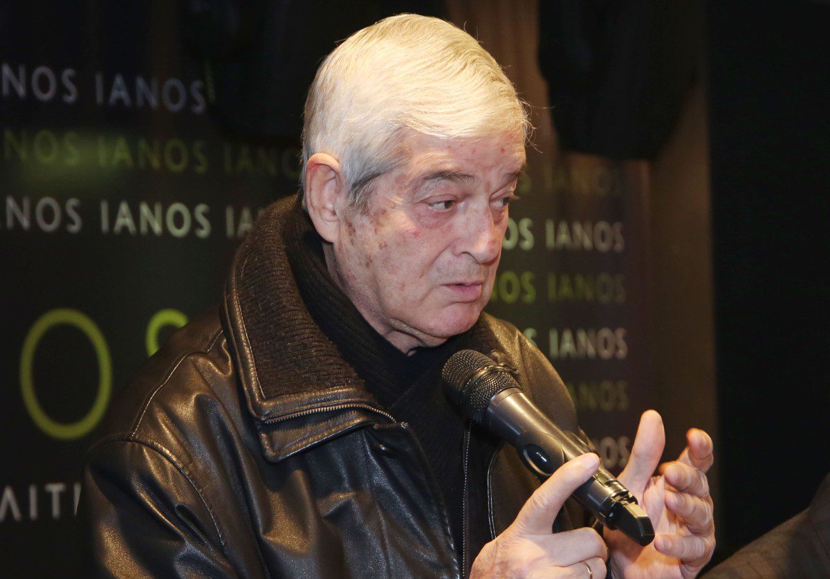 Ο Τάκης Οικονομόπουλος σε ομιλία.