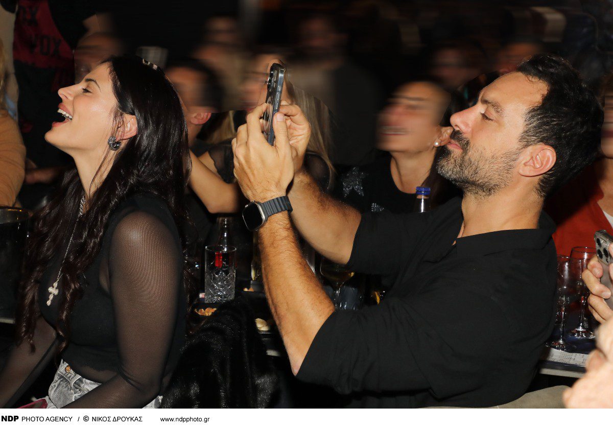 Η Χριστίνα Μπόμπα και ο Σάκης Τανιμανίδης τραβάνε βίντεο με το κινητό