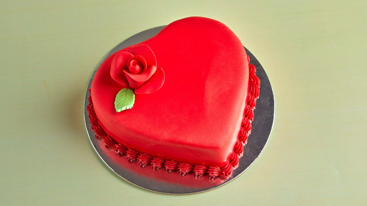 Κόκκινη τούρτα από Τερκενλή για μοναδική απόλαυση