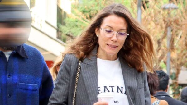 Η Βίκυ Καγιά στο κέντρο της Αθήνας