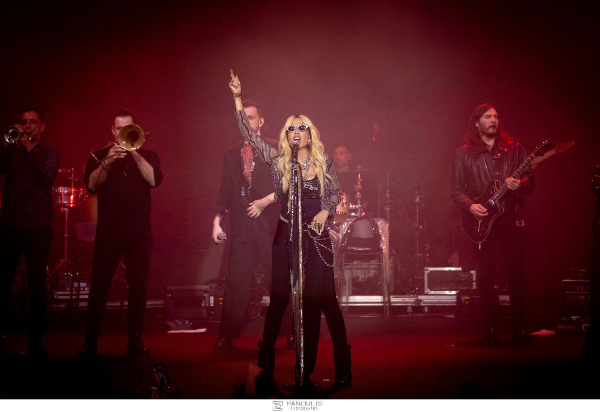 Η Άννα Βίσση επί σκηνής