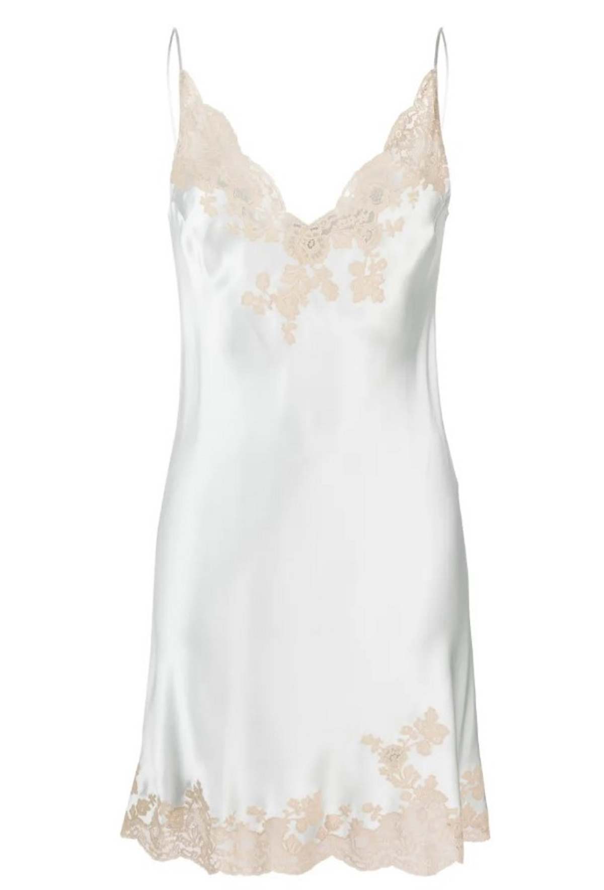 λευκό φόρεμα με δαντέλα