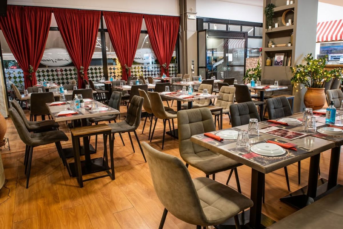 Ο φιλόξενος χώρος του Zeas Pizza