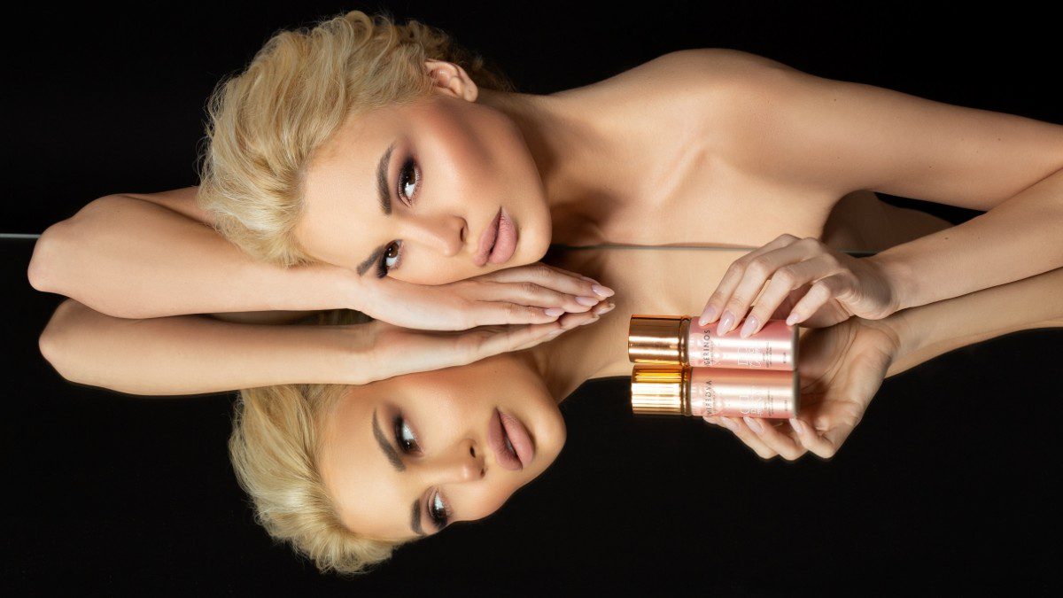 Η Αλεξάνδρα Παναγιώταρου με τα προϊόντα AVGERINOS