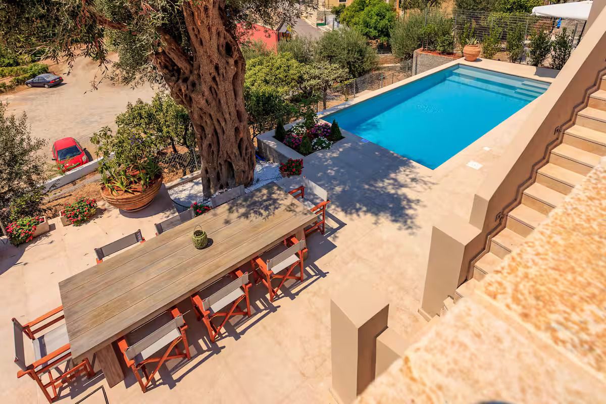 Ο κήπος και η πισίνα του Casa Conti 1840