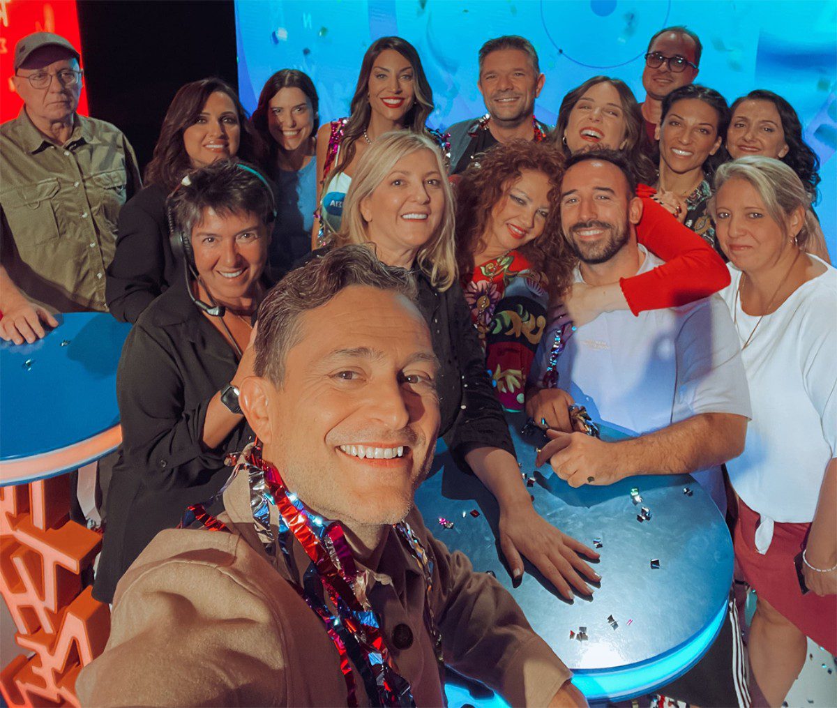 Ο Γιώργος Καραμίχος με τον Λευτέρη Βαμβακάρη και άλλους παίκτες