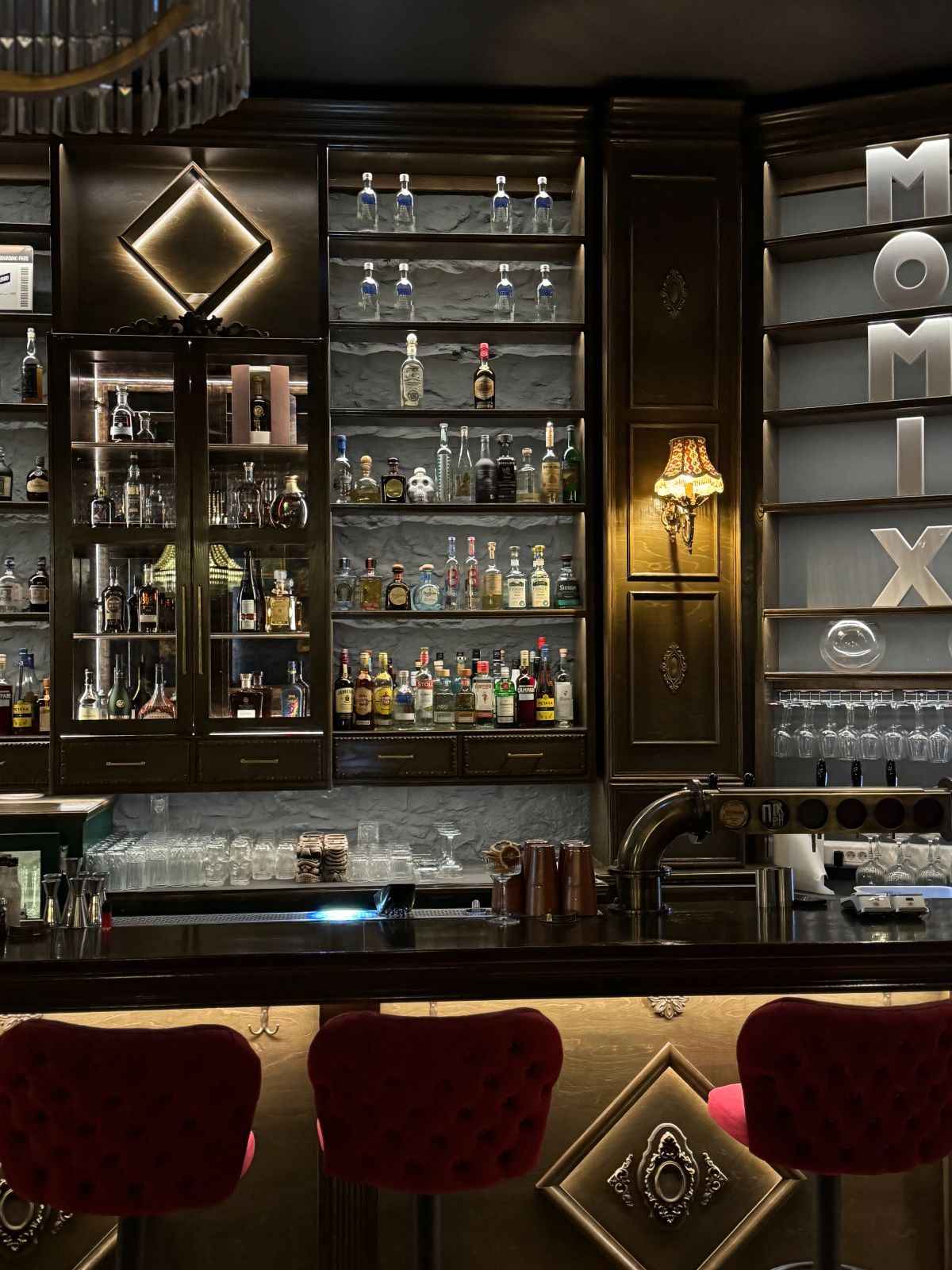 Momix bar στου Ψυρρή