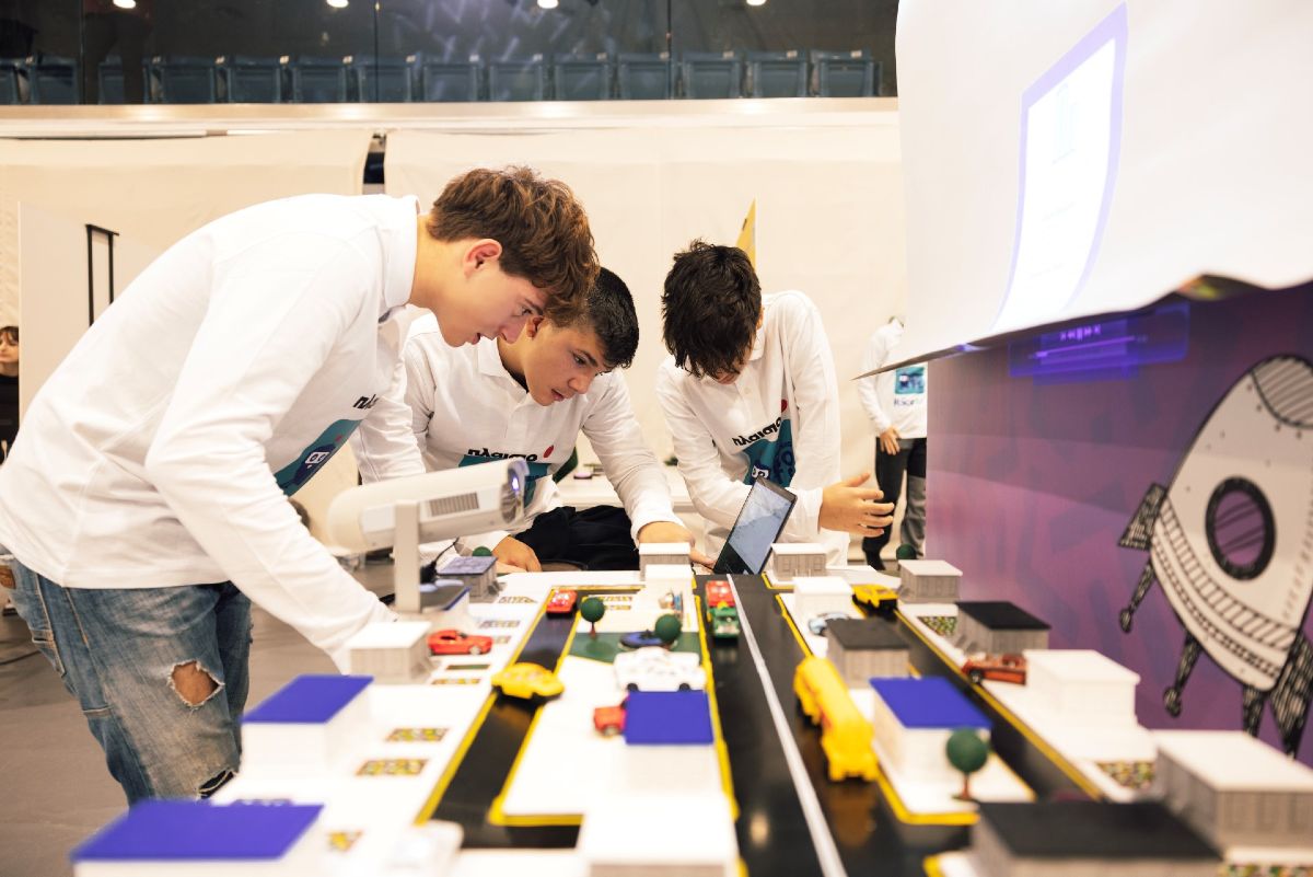 Η Πλαίσιο αναδεικνύει τα κορυφαία ταλέντα ρομποτικής και επιχειρηματικότητας στο “Plaisiobots: Race 3.0”