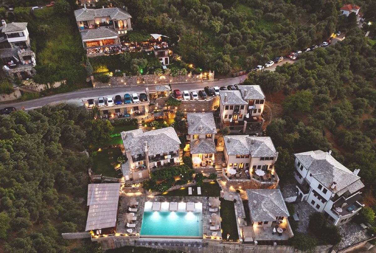 Το συγκρότημα Agapitos villas βρίσκεται σε προνομιακή θέση