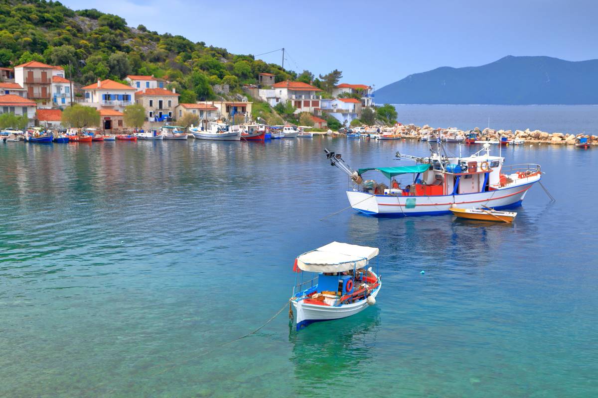 Tο παραθαλάσσιο χωριό της Αγίας Κυριακής στο Πήλιο