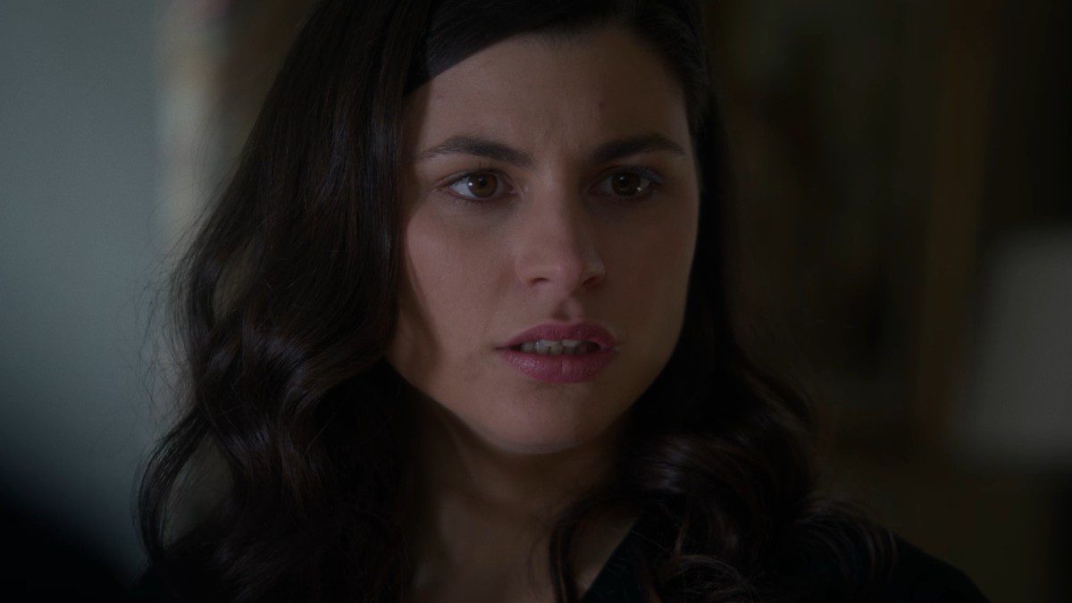 Η Χλόη σε σκηνή από τον Άγιο Έρωτα