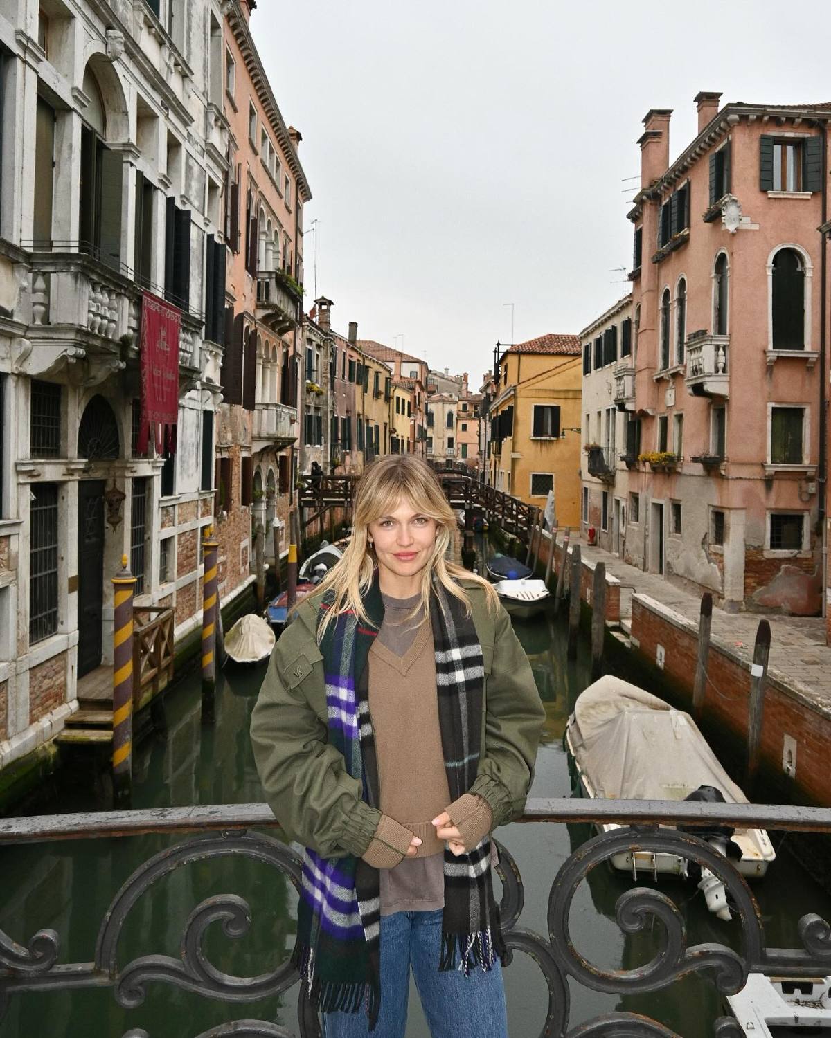 Κλέλια Ανδριολάτου: Κατέπληξε τα πλήθη με τις φωτογραφίες από το ταξίδι της στην Βενετία