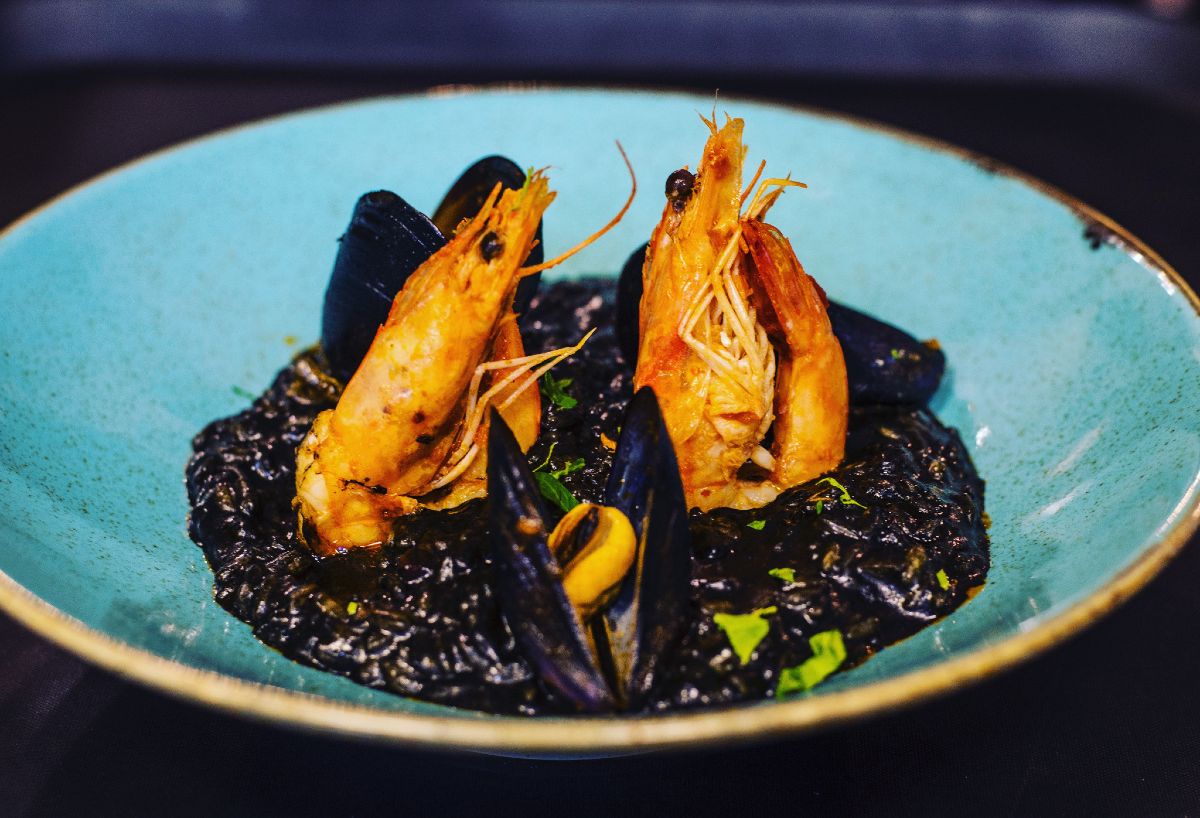 Το διάσημο μαύρο ριζότο θαλασσινών