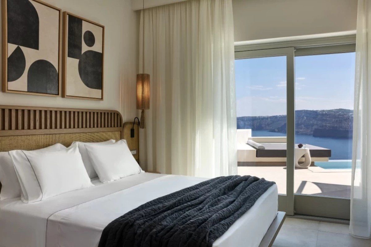 Χαλάρωση με πανοραμική θέα στο νησί της Σαντορίνης