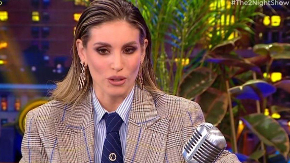 Η Αθηνά Οικονομάκου στο πλατό του The 2night show