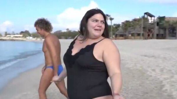 Η Δανάη Μπάρκα με μαγιό