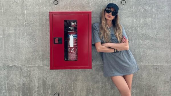 Η Δέσποινα Βανδή με μπλουζάκι