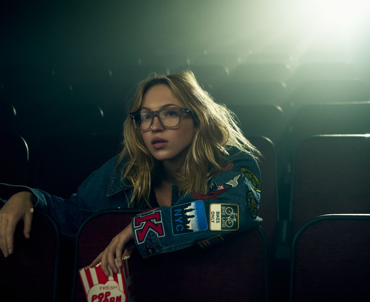 Η Lila Moss πρωταγωνιστεί στη νέα κινηματογραφική καμπάνια της DKNY