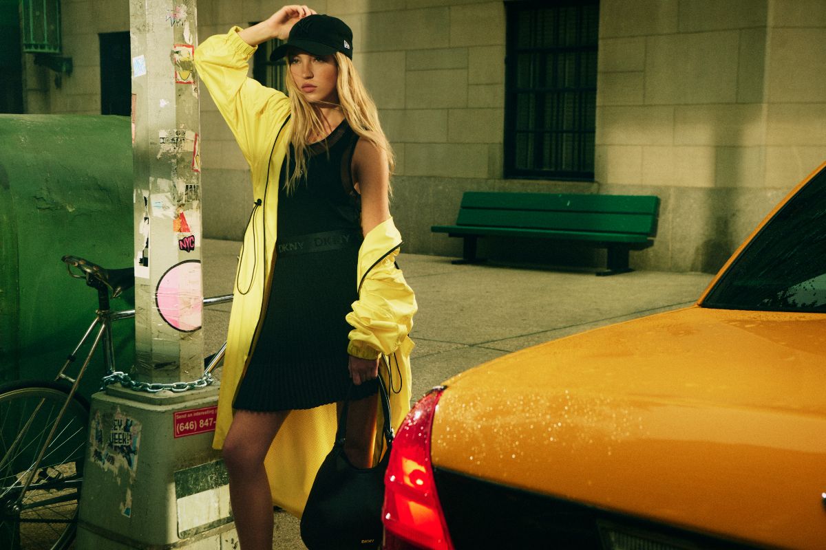 Η Lila Moss πρωταγωνιστεί στη νέα κινηματογραφική καμπάνια της DKNY