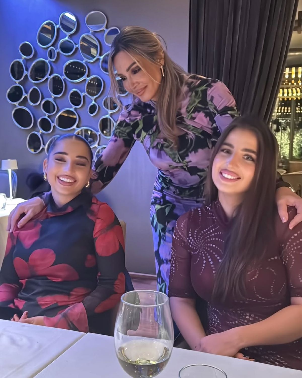 Η Ελένη Πετρουλάκη με τις κόρες της στο Instagram