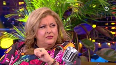 Η Ελισάβετ Κωνσταντινίδου στο πλατό της εκπομπής The 2night show