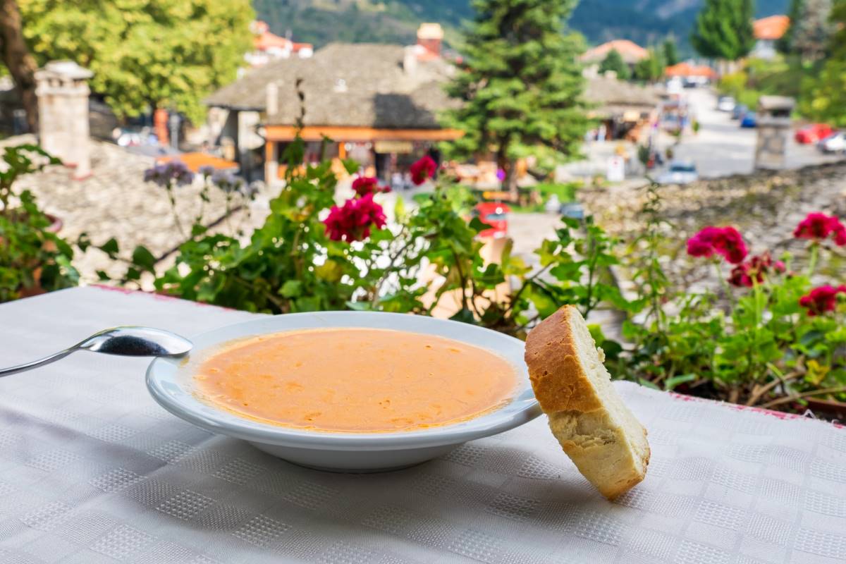 Παραδοσιακή φασολάδα σε ταβέρνα στο Πήλιο