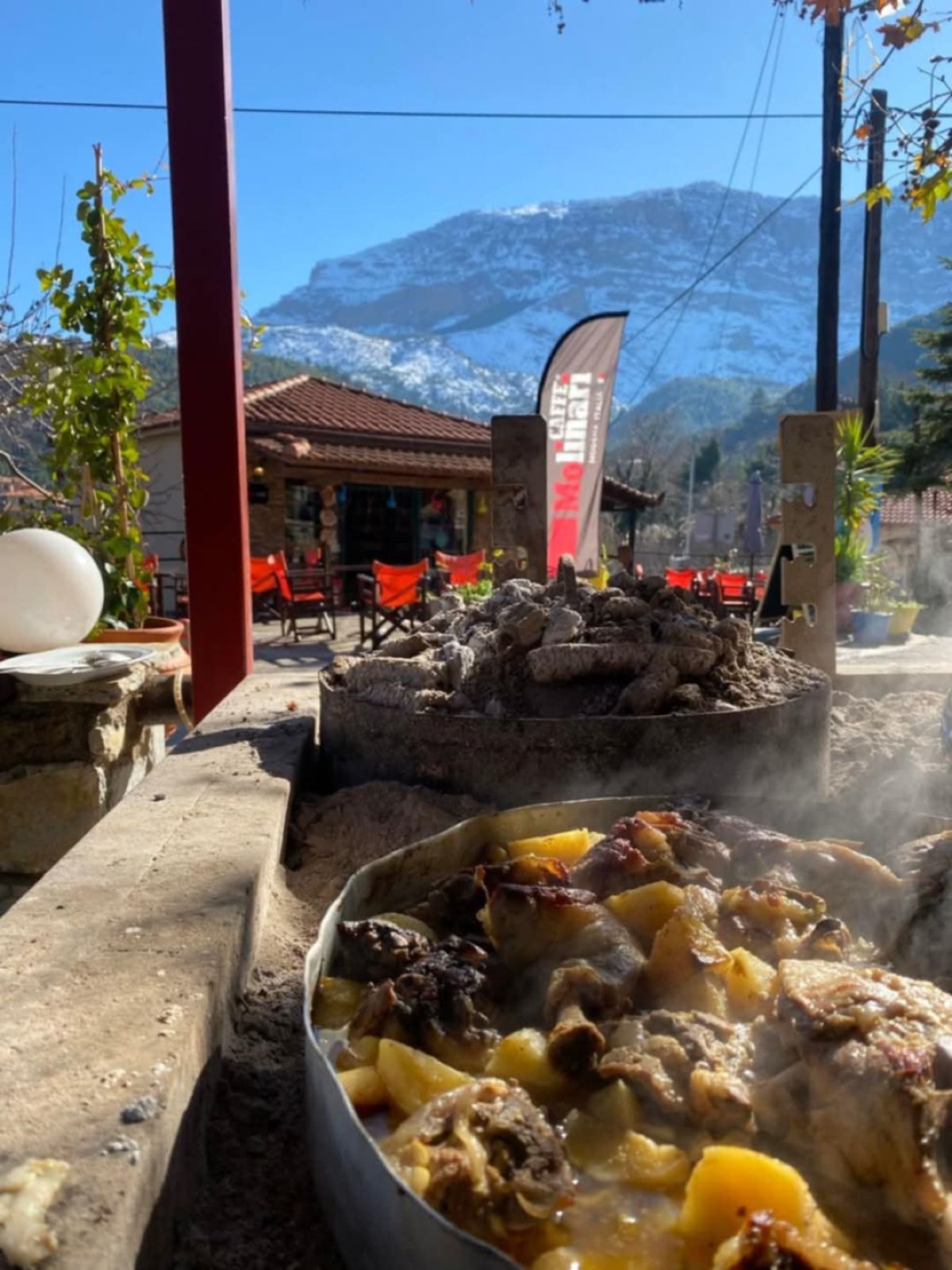 Με θέα το βουνό στο αρχοντικό της Ζάχολης