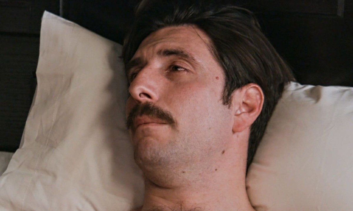 Ο ρήγας στο κρεβάτι του νοσοκομείου στο Grand hotel