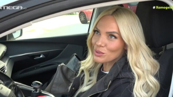 Η Ιωάννα Μαλέσκου στο αυτοκίνητό της