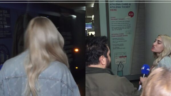 Η Ιωάννα Τούνη περιτριγυρισμένη από δημοσιογράφους στο αεροδρόμιο της Αθήνας