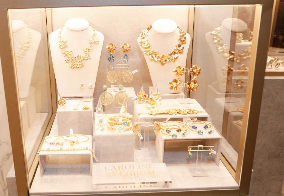 λαμπερά κοσμήματα