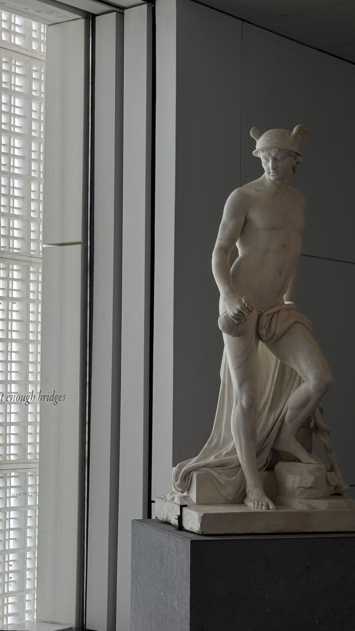 Άγαλμα στο μουσείο που επισκέφθηκαν Μάστορας και Καληφώνη στο Άμπου Ντάμπι