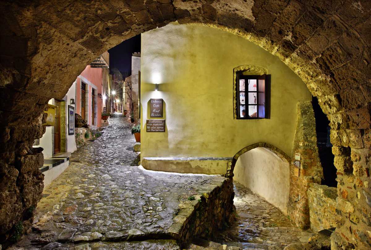 Γραφικά καλντερίμια Μονεμβασιάς