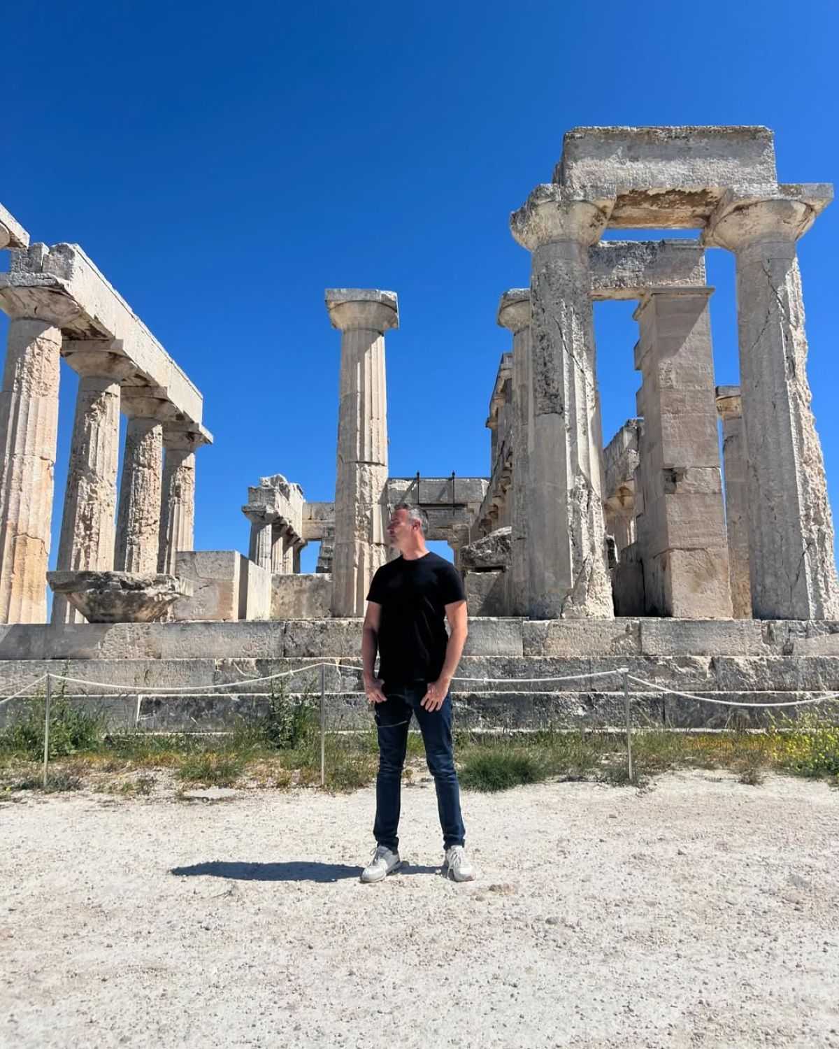 Ο Γιώργος Καπουτζίδης στην Αίγινα 