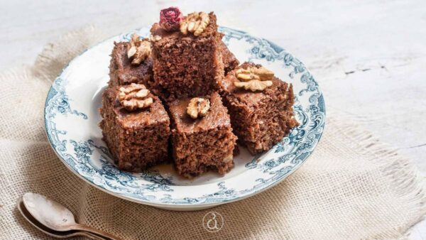 Καρυδόπιτα από την Αργυρώ Μπαρμπαρίγου