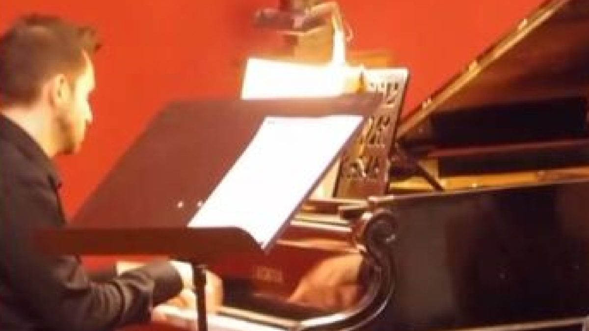 Πιανίστας στη Λυρική σκηνή