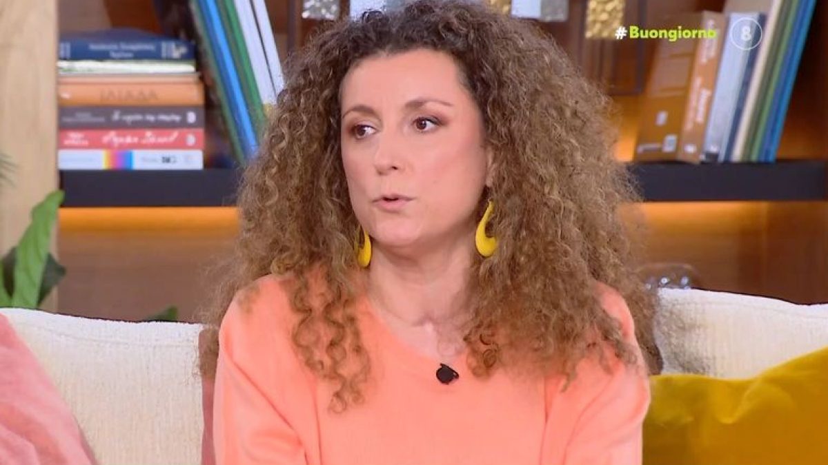 Η Κατερίνα Βρανά στον καναπέ του Buongiorno