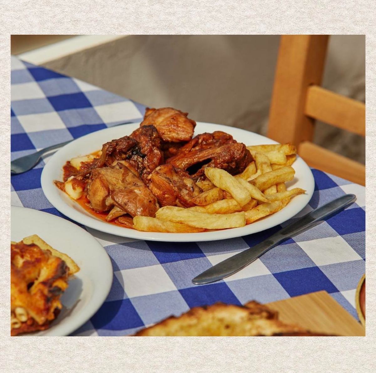 ια κορυφαίο κατσικάκι της ταβέρνας Μιχάλης