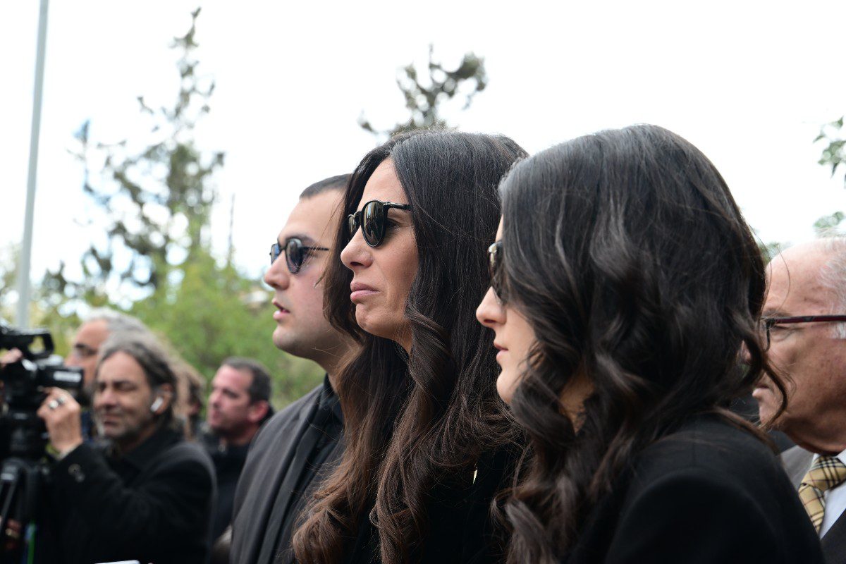 Το κλάμα της Εύης Βατίδου στην κηδεία του Αλέξη Κούγια
