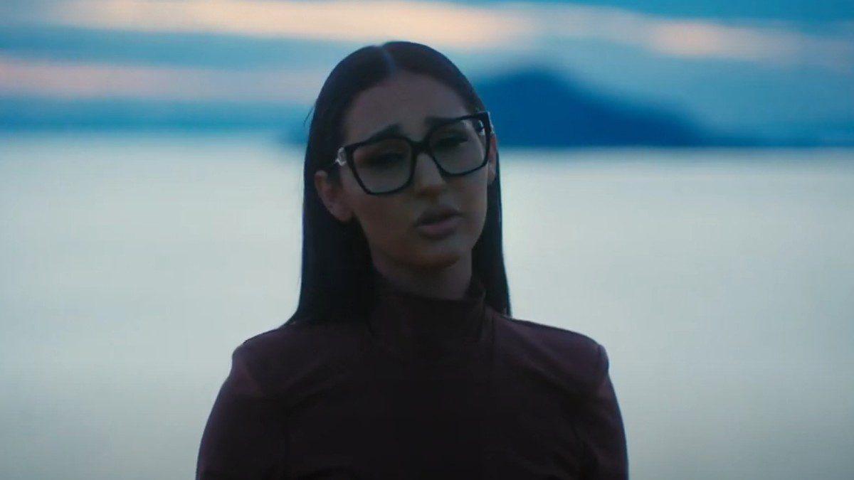 Η Klavdia στο video clip της