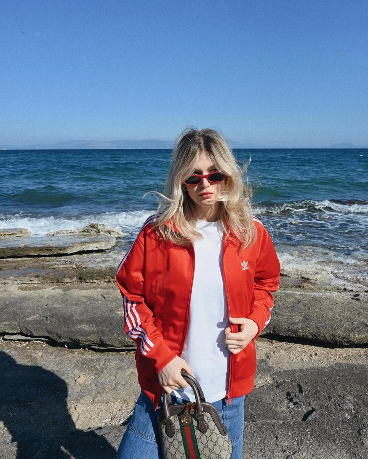 H Κλέλια Ανδριολάτου στη θάλασσα