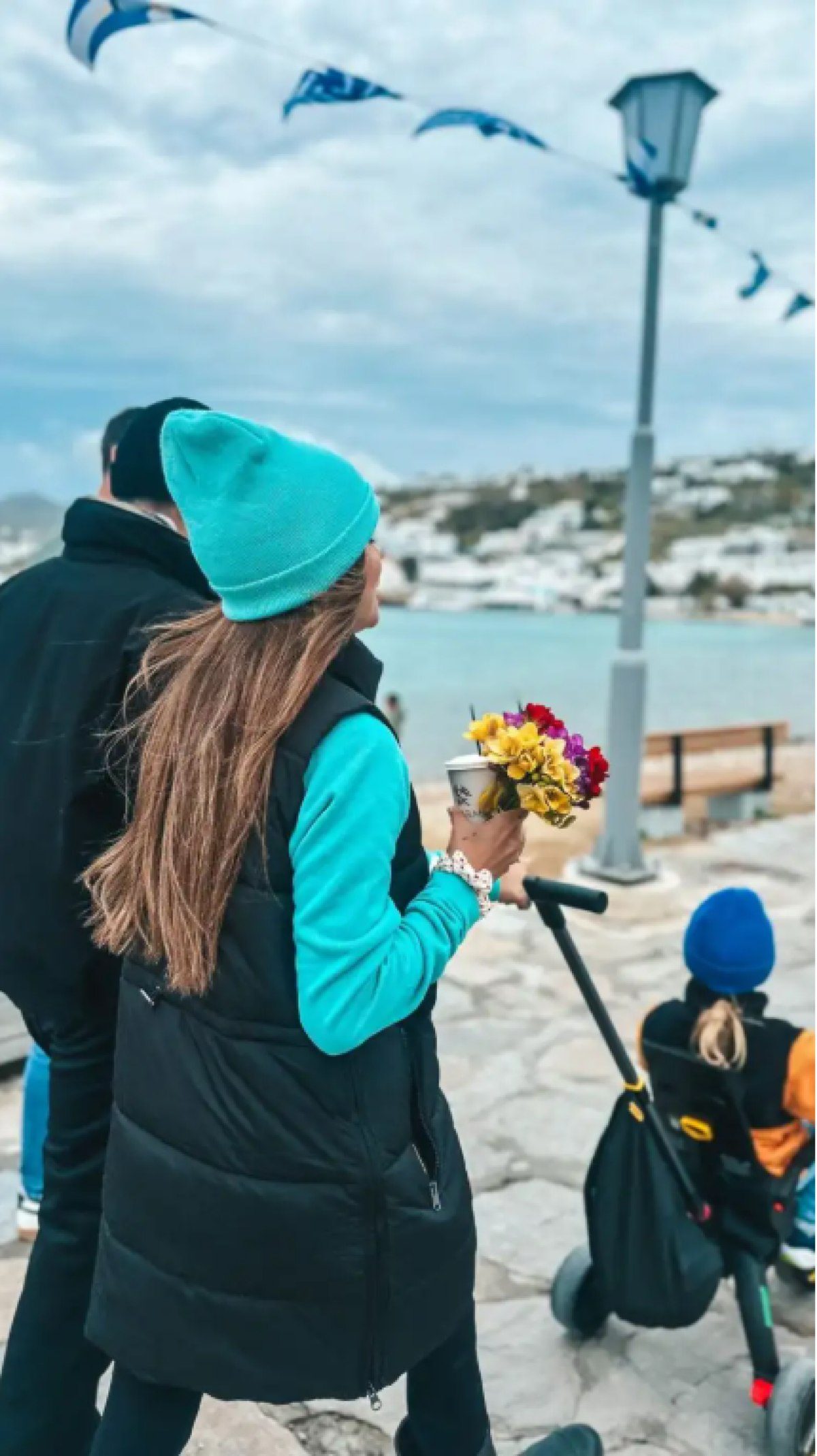 Η Κούρκουλου ανάρτηση με τον σύζυγό της και τον γιο τους περπατάνε στην Μύκονο