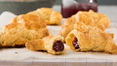 Κρουασανάκια με μαρμελάδα κεράσι