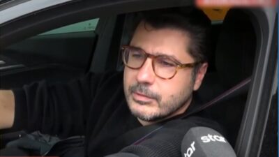 Ο Λάμπρος Κωνσταντάρας στο αυτοκίνητό του