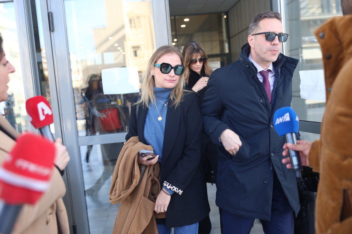 Η Λένα Δροσάκη έξω από το Εφετείο Αθηνών