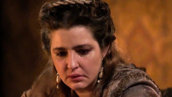 Η Πανδώρα στη σειρά Η Μάγισσα - Φλεγόμενη καρδιά